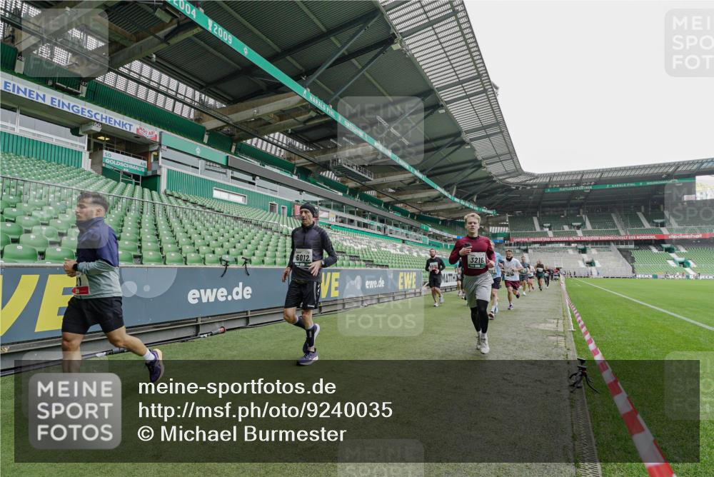 05.10.2025 - 20. swb-Marathon Bremen Michael Burmester http://msf.ph/oto/9240035 05.10.2025 13:04:48 Laufen im Stadion 100, 190, 199, 406, 421, 470, 490, 607, 712, 858, 924, 1012, 1061, 1080, 1132, 1404, 1455, 1478, 1480, 1746, 1765, 1834, 1852, 1914, 1997, 2009, 2086, 2333, 2399, 2536, 2584, 2617, 2664, 2802, 2901, 2989, 3008, 3049, 3216, 3346, 3378, 3380, 3413, 3433, 3445, 3483, 3561, 3658, 3901, 4001, 4187, 4241, 4243, 4244, 4376, 4501, 4524, 4627, 4634, 4637, 4638, 4671, 4757, 4803, 4838, 4840, 4855, 4858, 4928, 5082, 5212, 5247, 5286, 5295, 5446, 5464, 5614, 5832, 5904, 5969, 6287 meine-sportfotos.de