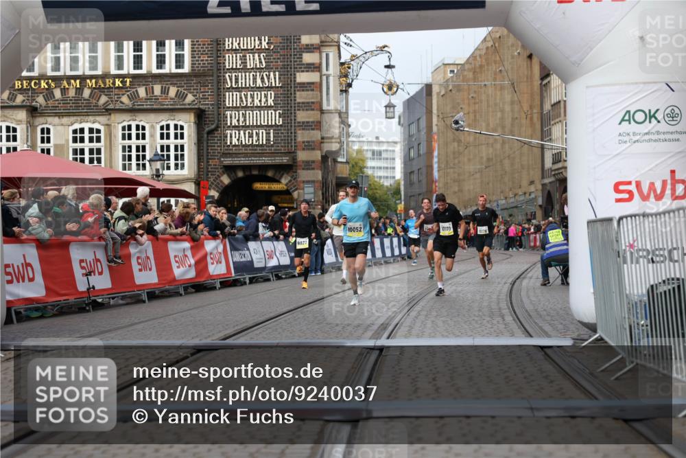 05.10.2025 - 20. swb-Marathon Bremen Yannick Fuchs http://msf.ph/oto/9240037 05.10.2025 10:39:55 Ziel 9922, 10052, 10171, 10175, 10176, 10753, 11335, 11349 meine-sportfotos.de