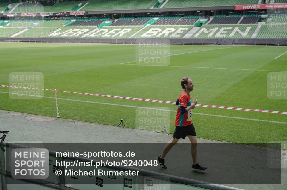 05.10.2025 - 20. swb-Marathon Bremen Michael Burmester http://msf.ph/oto/9240048 05.10.2025 10:34:27 Laufen im Stadion 5172, 7101, 7147, 7215, 9266, 9292, 9309, 9314, 9372, 9430, 9472, 9489, 9521, 9529, 9547, 9585, 9591, 9669, 9714, 9719, 9720, 9766, 9783, 9797, 9820, 9844, 9847, 9872, 9881, 9882, 9902, 9932, 9943, 9947, 9952, 9981, 10003, 10005, 10009, 10015, 10024, 10028, 10069, 10080, 10088, 10107, 10111, 10116, 10178, 10191, 10195, 10196, 10200, 10231, 10260, 10261, 10285, 10287, 10302, 10307, 10329, 10341, 10397, 10398, 10408, 10424, 10466, 10527, 10590, 10641, 10645, 10648 meine-sportfotos.de
