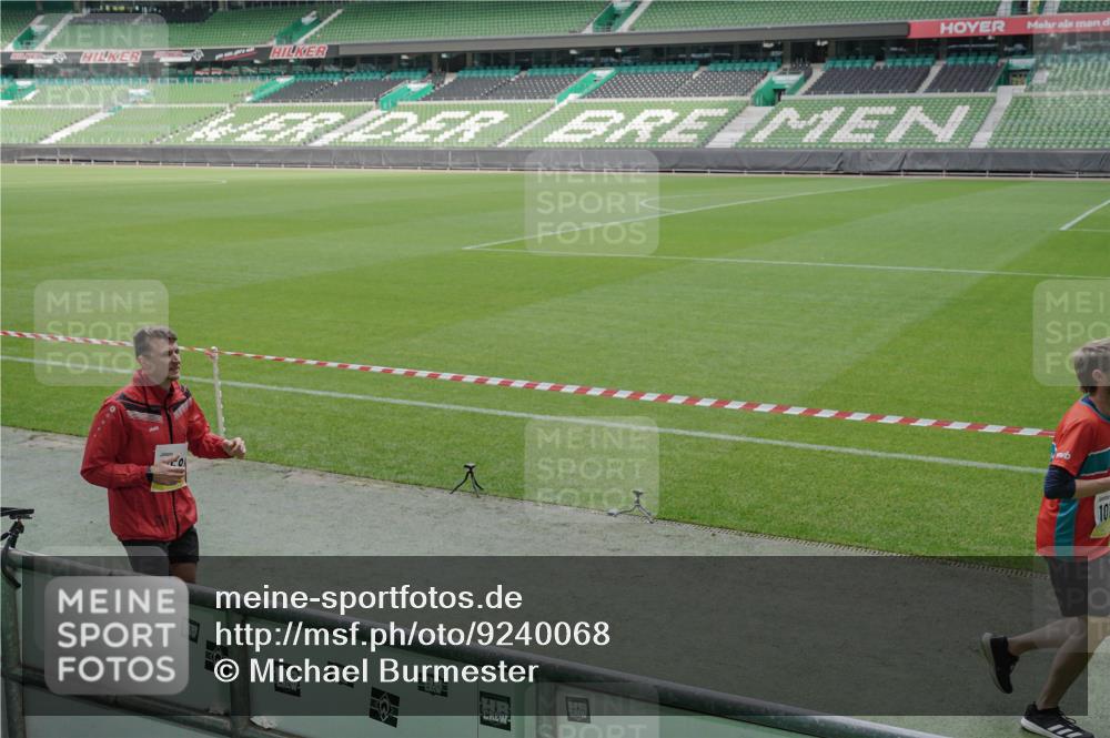 05.10.2025 - 20. swb-Marathon Bremen Michael Burmester http://msf.ph/oto/9240068 05.10.2025 10:34:28 Laufen im Stadion 5172, 7101, 7147, 7215, 9266, 9292, 9309, 9314, 9372, 9430, 9472, 9489, 9521, 9529, 9547, 9585, 9591, 9669, 9714, 9719, 9720, 9766, 9783, 9797, 9820, 9844, 9847, 9872, 9881, 9882, 9902, 9932, 9943, 9947, 9952, 9981, 10003, 10005, 10009, 10015, 10024, 10028, 10069, 10080, 10088, 10107, 10111, 10116, 10178, 10191, 10195, 10196, 10200, 10231, 10260, 10261, 10285, 10287, 10302, 10329, 10341, 10397, 10398, 10408, 10424, 10466, 10527, 10590, 10641, 10645, 10648, 10653 meine-sportfotos.de
