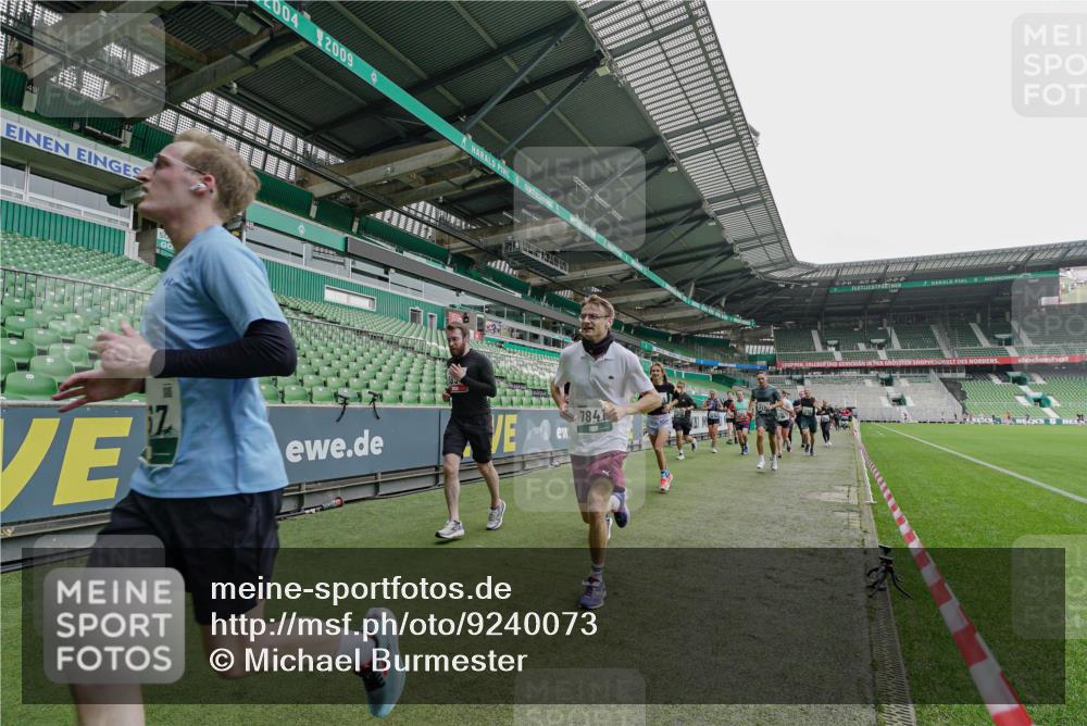 05.10.2025 - 20. swb-Marathon Bremen Michael Burmester http://msf.ph/oto/9240073 05.10.2025 13:04:51 Laufen im Stadion 100, 190, 199, 406, 421, 470, 490, 607, 712, 858, 924, 1012, 1061, 1080, 1132, 1404, 1455, 1478, 1480, 1746, 1765, 1834, 1852, 1914, 1997, 2009, 2086, 2333, 2399, 2536, 2584, 2604, 2617, 2664, 2802, 2901, 2989, 3008, 3049, 3216, 3346, 3378, 3380, 3413, 3433, 3445, 3483, 3561, 3658, 3799, 3901, 4001, 4055, 4187, 4241, 4243, 4244, 4376, 4501, 4627, 4634, 4671, 4757, 4803, 4838, 4840, 4855, 4858, 4928, 5082, 5247, 5286, 5295, 5446, 5464, 5614, 5832, 5904, 5969 meine-sportfotos.de