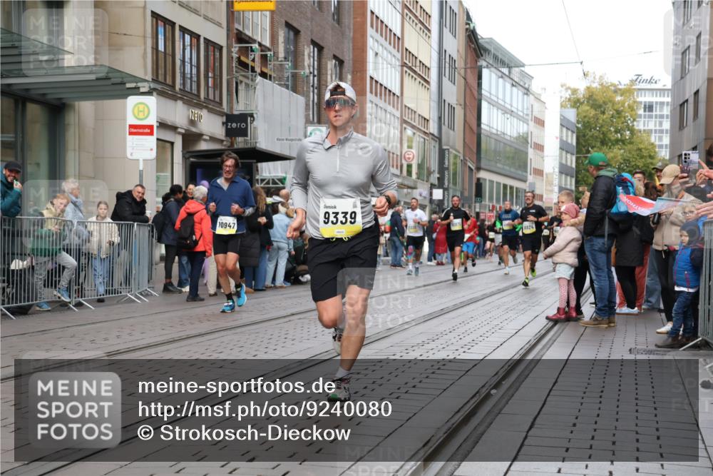 05.10.2025 - 20. swb-Marathon Bremen Strokosch-Dieckow http://msf.ph/oto/9240080 05.10.2025 10:47:17 Ziel 9244, 9339, 9377, 9924, 10062, 10073, 10319, 10382, 10601, 10637, 10667, 10676, 10850, 10875, 10929, 10947, 10951, 11244, 11330, 11409, 11498, 11708, 11742, 9244, 9339, 9377, 9924, 10062, 10073, 10319, 10382, 10601, 10637, 10667, 10676, 10850, 10875, 10929, 10947, 10951, 11244, 11330, 11409, 11498, 11708, 11742 meine-sportfotos.de