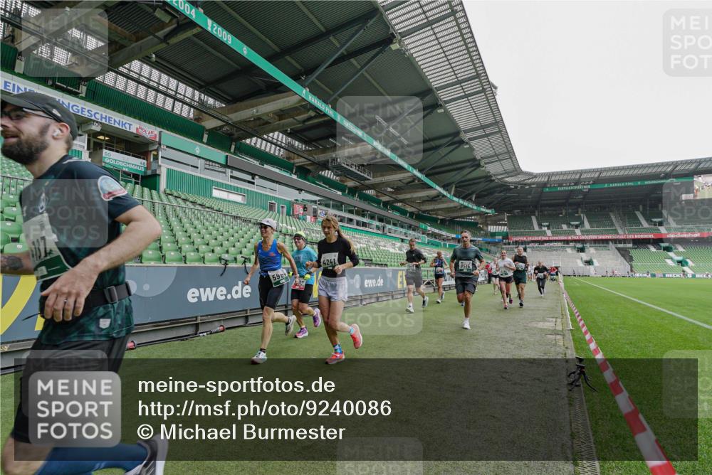 05.10.2025 - 20. swb-Marathon Bremen Michael Burmester http://msf.ph/oto/9240086 05.10.2025 13:04:52 Laufen im Stadion 100, 190, 199, 406, 421, 470, 490, 607, 678, 712, 858, 924, 1012, 1061, 1080, 1132, 1404, 1455, 1478, 1480, 1746, 1765, 1834, 1852, 1914, 1997, 2009, 2086, 2190, 2333, 2399, 2536, 2584, 2604, 2617, 2664, 2802, 2901, 2989, 3008, 3049, 3216, 3346, 3378, 3380, 3413, 3433, 3445, 3483, 3561, 3658, 3799, 3901, 4001, 4055, 4187, 4241, 4243, 4244, 4376, 4501, 4627, 4634, 4671, 4757, 4803, 4838, 4840, 4855, 4858, 4928, 5082, 5247, 5286, 5295, 5446, 5464, 5614, 5832, 5904 meine-sportfotos.de