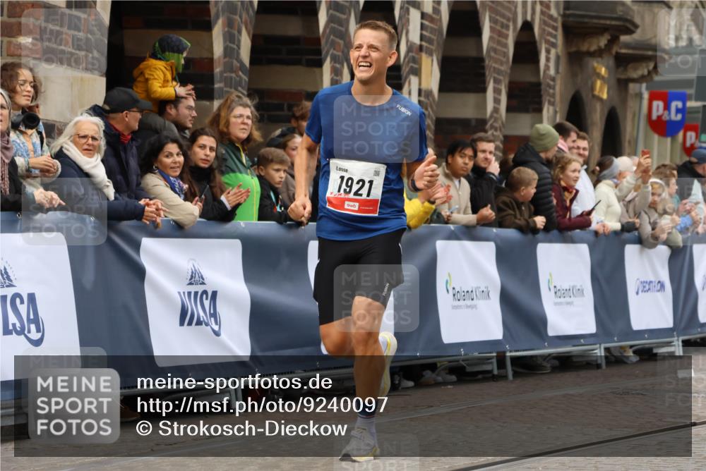 05.10.2025 - 20. swb-Marathon Bremen Strokosch-Dieckow http://msf.ph/oto/9240097 05.10.2025 12:42:24 Ziel 456, 1921 meine-sportfotos.de