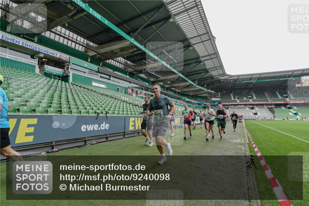 05.10.2025 - 20. swb-Marathon Bremen Michael Burmester http://msf.ph/oto/9240098 05.10.2025 13:04:54 Laufen im Stadion 100, 190, 199, 406, 421, 470, 490, 607, 678, 712, 858, 924, 1012, 1061, 1080, 1132, 1404, 1455, 1478, 1480, 1545, 1746, 1765, 1834, 1852, 1990, 1997, 2009, 2086, 2190, 2333, 2399, 2536, 2584, 2604, 2617, 2664, 2802, 2901, 2989, 3008, 3049, 3216, 3346, 3378, 3380, 3413, 3433, 3445, 3483, 3561, 3658, 3799, 3901, 4001, 4055, 4187, 4241, 4243, 4244, 4376, 4501, 4627, 4634, 4671, 4757, 4803, 4838, 4855, 4858, 4928, 5082, 5247, 5286, 5295, 5446, 5464, 5614, 5832, 5904 meine-sportfotos.de