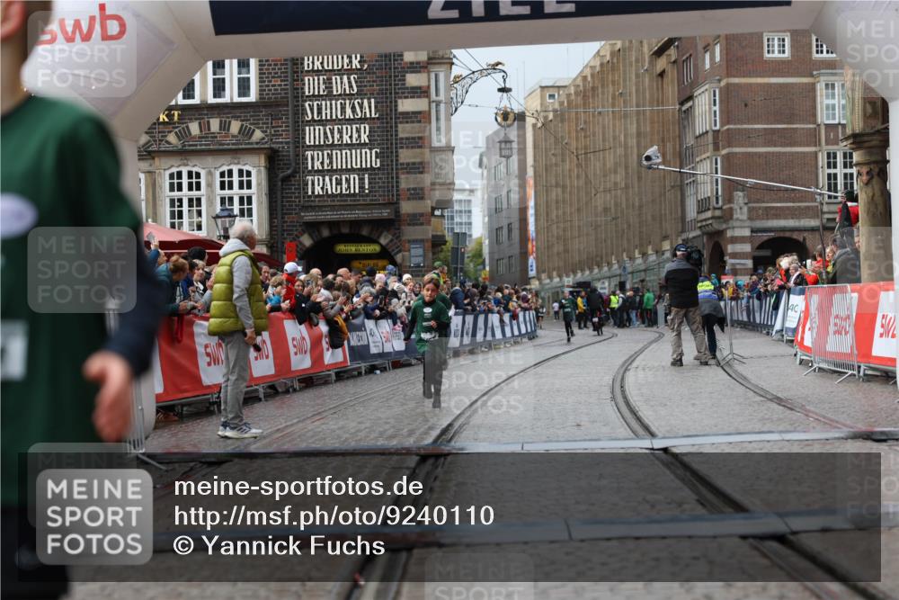 05.10.2025 - 20. swb-Marathon Bremen Yannick Fuchs http://msf.ph/oto/9240110 05.10.2025 15:19:11 Ziel  meine-sportfotos.de