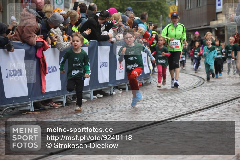 05.10.2025 - 20. swb-Marathon Bremen Strokosch-Dieckow http://msf.ph/oto/9240118 05.10.2025 15:22:00 Ziel  meine-sportfotos.de
