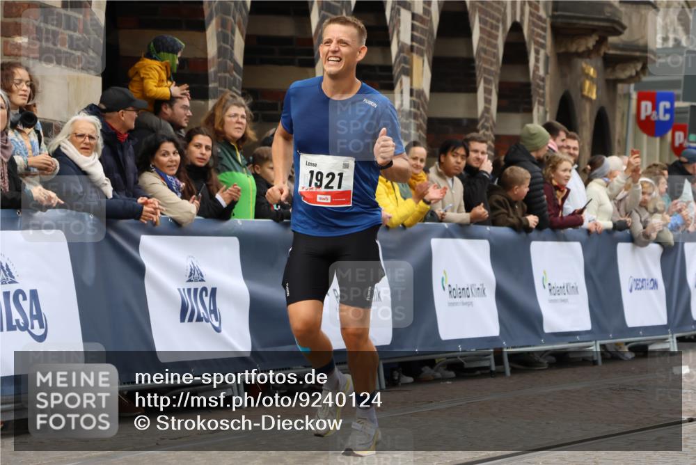 05.10.2025 - 20. swb-Marathon Bremen Strokosch-Dieckow http://msf.ph/oto/9240124 05.10.2025 12:42:24 Ziel 456, 1921 meine-sportfotos.de