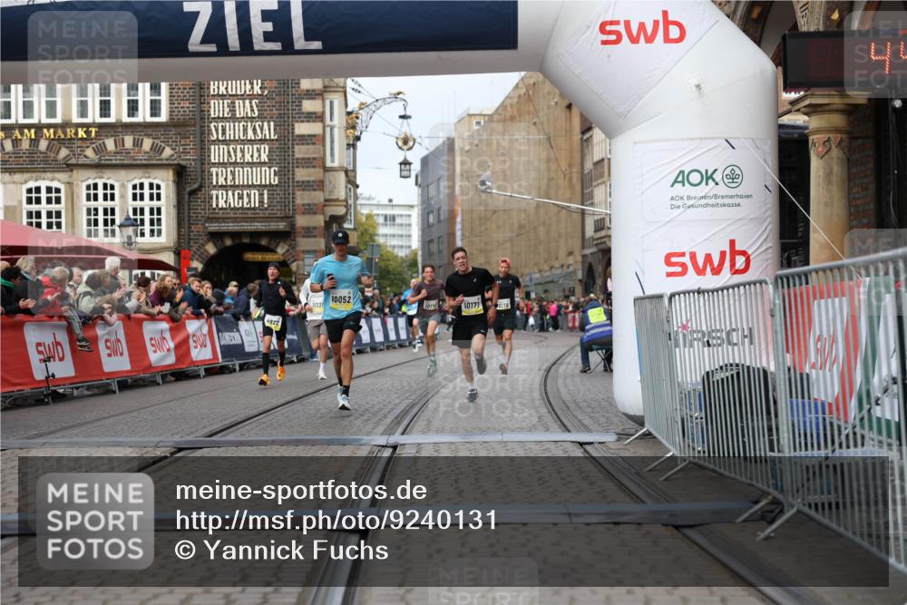 05.10.2025 - 20. swb-Marathon Bremen Yannick Fuchs http://msf.ph/oto/9240131 05.10.2025 10:39:55 Ziel 9922, 10052, 10171, 10175, 10176, 10753, 11335, 11349 meine-sportfotos.de