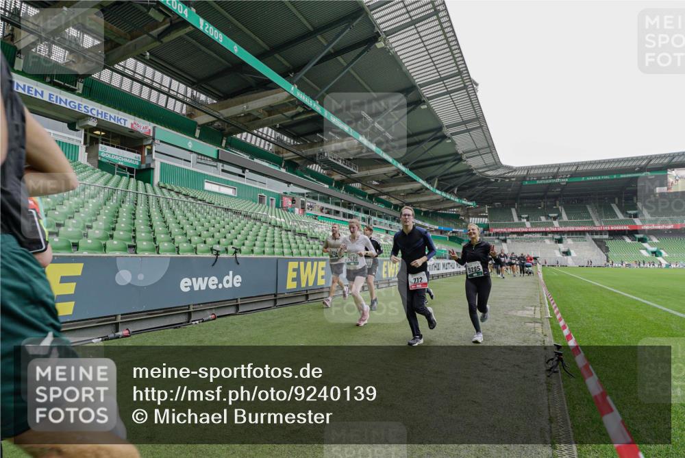 05.10.2025 - 20. swb-Marathon Bremen Michael Burmester http://msf.ph/oto/9240139 05.10.2025 13:04:57 Laufen im Stadion 100, 190, 199, 406, 421, 470, 490, 607, 678, 712, 858, 924, 1012, 1061, 1080, 1132, 1404, 1455, 1478, 1480, 1545, 1746, 1765, 1834, 1840, 1867, 1990, 1997, 2009, 2086, 2190, 2333, 2399, 2536, 2584, 2604, 2617, 2664, 2802, 2901, 2935, 2989, 3008, 3049, 3216, 3346, 3378, 3380, 3413, 3433, 3445, 3483, 3561, 3658, 3799, 3901, 4001, 4055, 4187, 4207, 4241, 4243, 4244, 4376, 4501, 4627, 4634, 4671, 4757, 4803, 4838, 4855, 4858, 4928, 5082, 5247, 5286, 5295, 5446, 5464, 5614, 5904 meine-sportfotos.de