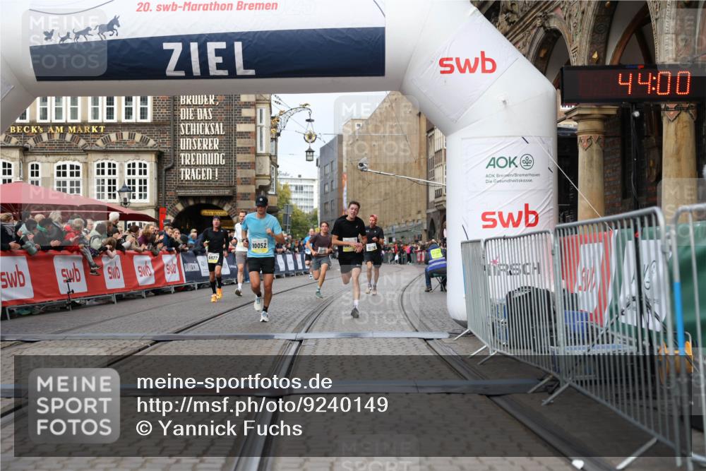 05.10.2025 - 20. swb-Marathon Bremen Yannick Fuchs http://msf.ph/oto/9240149 05.10.2025 10:39:56 Ziel 9922, 10052, 10171, 10175, 10176, 10753, 11335, 11349 meine-sportfotos.de