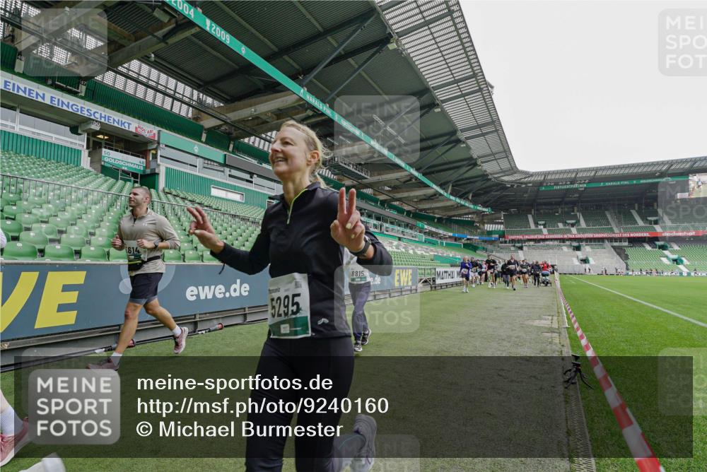05.10.2025 - 20. swb-Marathon Bremen Michael Burmester http://msf.ph/oto/9240160 05.10.2025 13:04:58 Laufen im Stadion 100, 190, 199, 406, 421, 470, 490, 607, 678, 712, 858, 924, 1012, 1061, 1080, 1132, 1404, 1455, 1478, 1480, 1545, 1746, 1765, 1834, 1840, 1867, 1990, 1997, 2009, 2086, 2190, 2333, 2399, 2536, 2584, 2604, 2617, 2664, 2802, 2901, 2935, 2989, 3008, 3049, 3216, 3346, 3378, 3380, 3413, 3433, 3445, 3483, 3561, 3658, 3799, 3901, 4001, 4055, 4187, 4207, 4241, 4243, 4244, 4376, 4501, 4627, 4634, 4671, 4757, 4803, 4838, 4855, 4858, 4928, 5082, 5247, 5286, 5295, 5446, 5464, 5614, 5904 meine-sportfotos.de