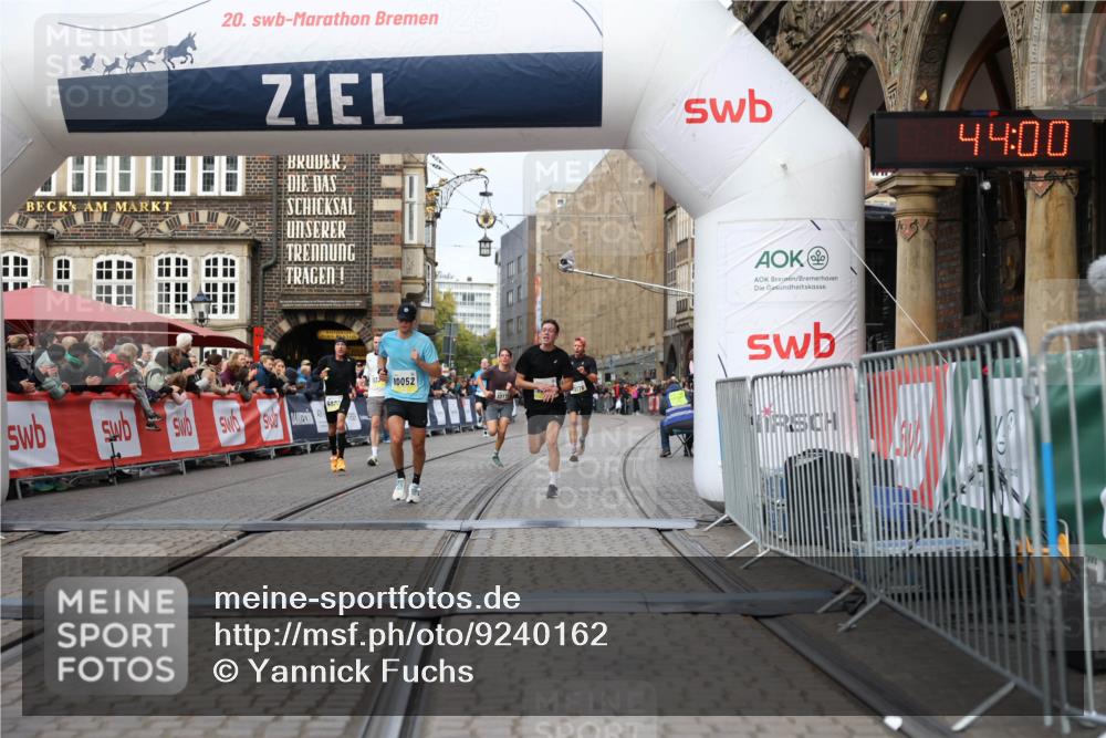 05.10.2025 - 20. swb-Marathon Bremen Yannick Fuchs http://msf.ph/oto/9240162 05.10.2025 10:39:56 Ziel 9922, 10052, 10171, 10175, 10176, 10753, 11335, 11349 meine-sportfotos.de