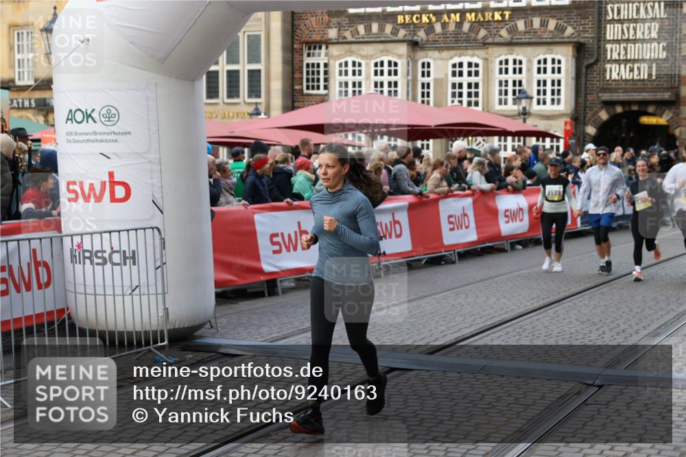 05.10.2025 - 20. swb-Marathon Bremen Yannick Fuchs http://msf.ph/oto/9240163 05.10.2025 11:08:13 Ziel 8123, 9557, 9599, 9617, 9874, 10125, 10365, 11309, 11490, 11677 meine-sportfotos.de