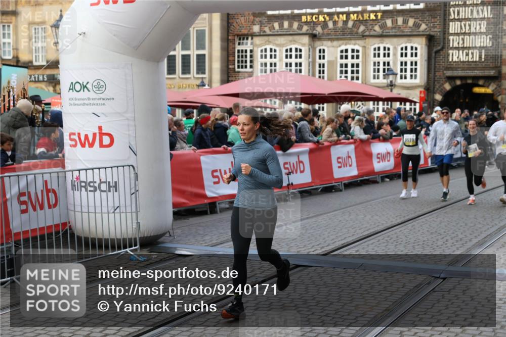 05.10.2025 - 20. swb-Marathon Bremen Yannick Fuchs http://msf.ph/oto/9240171 05.10.2025 11:08:13 Ziel 8123, 9557, 9599, 9617, 9874, 10125, 10365, 11309, 11490, 11677 meine-sportfotos.de
