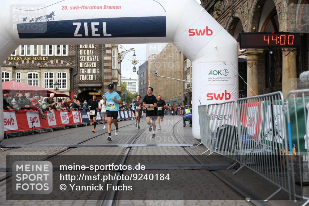 05.10.2025 - 20. swb-Marathon Bremen Yannick Fuchs http://msf.ph/oto/9240184 05.10.2025 10:39:56 Ziel 9922, 10052, 10171, 10175, 10176, 10753, 11335, 11349 meine-sportfotos.de