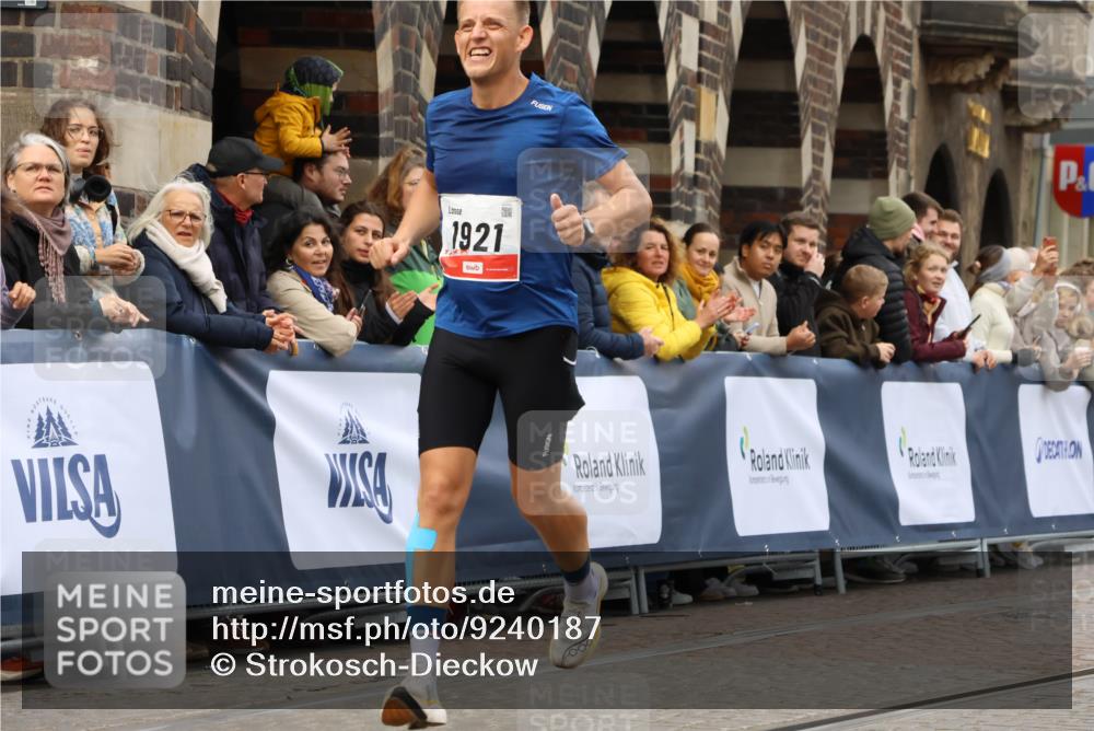 05.10.2025 - 20. swb-Marathon Bremen Strokosch-Dieckow http://msf.ph/oto/9240187 05.10.2025 12:42:24 Ziel 456, 1921 meine-sportfotos.de