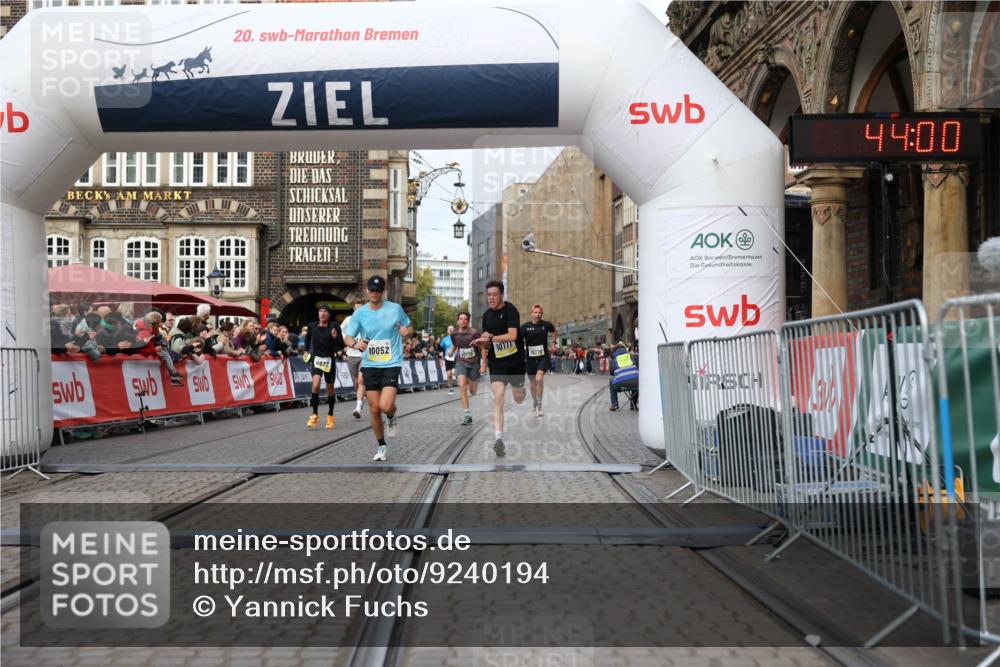05.10.2025 - 20. swb-Marathon Bremen Yannick Fuchs http://msf.ph/oto/9240194 05.10.2025 10:39:56 Ziel 9922, 10052, 10171, 10175, 10176, 10753, 11335, 11349 meine-sportfotos.de
