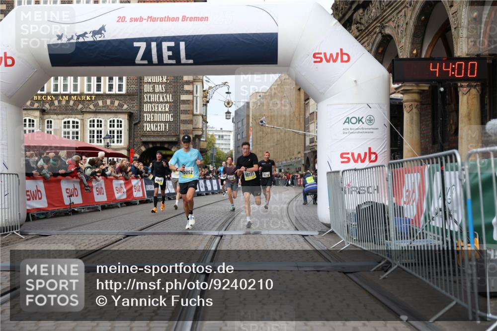 05.10.2025 - 20. swb-Marathon Bremen Yannick Fuchs http://msf.ph/oto/9240210 05.10.2025 10:39:56 Ziel 9922, 10052, 10171, 10175, 10176, 10753, 11335, 11349 meine-sportfotos.de
