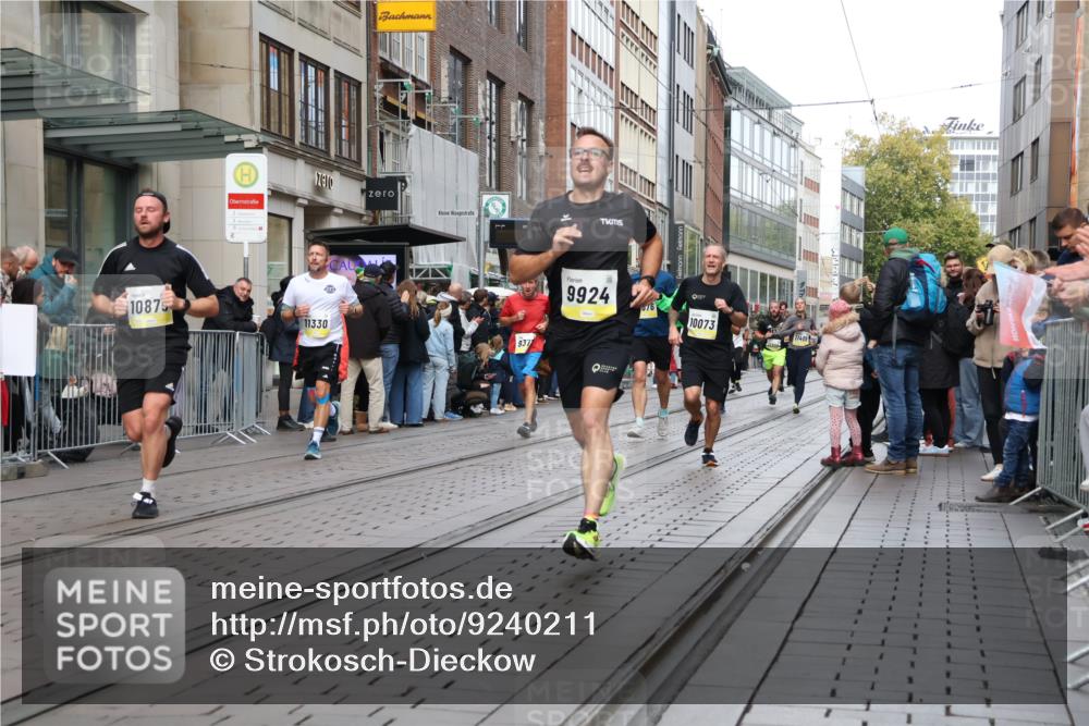 05.10.2025 - 20. swb-Marathon Bremen Strokosch-Dieckow http://msf.ph/oto/9240211 05.10.2025 10:47:22 Ziel 9339, 9377, 9924, 9929, 10062, 10073, 10089, 10382, 10601, 10676, 10850, 10875, 10929, 10947, 11244, 11330, 11409, 11628, 11708, 9339, 9377, 9924, 9929, 10062, 10073, 10089, 10382, 10601, 10676, 10850, 10875, 10929, 10947, 11244, 11330, 11409, 11628, 11708 meine-sportfotos.de