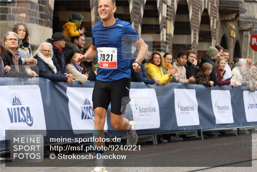 05.10.2025 - 20. swb-Marathon Bremen Strokosch-Dieckow http://msf.ph/oto/9240221 05.10.2025 12:42:25 Ziel 456, 1921 meine-sportfotos.de