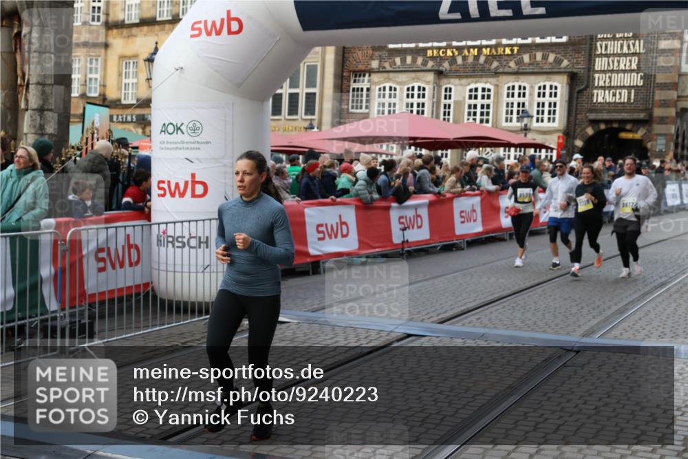 05.10.2025 - 20. swb-Marathon Bremen Yannick Fuchs http://msf.ph/oto/9240223 05.10.2025 11:08:14 Ziel 9557, 9599, 9617, 9874, 10125, 10365, 11309, 11490, 11677 meine-sportfotos.de