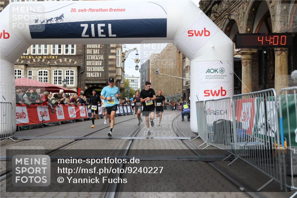 05.10.2025 - 20. swb-Marathon Bremen Yannick Fuchs http://msf.ph/oto/9240227 05.10.2025 10:39:56 Ziel 9922, 10052, 10171, 10175, 10176, 10753, 11335, 11349 meine-sportfotos.de