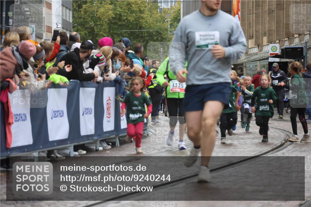 05.10.2025 - 20. swb-Marathon Bremen Strokosch-Dieckow http://msf.ph/oto/9240244 05.10.2025 15:22:02 Ziel  meine-sportfotos.de