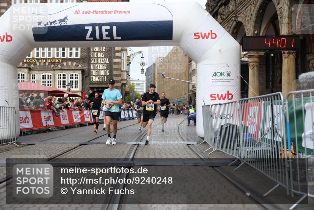 05.10.2025 - 20. swb-Marathon Bremen Yannick Fuchs http://msf.ph/oto/9240248 05.10.2025 10:39:56 Ziel 9922, 10052, 10171, 10175, 10176, 10753, 11335, 11349 meine-sportfotos.de