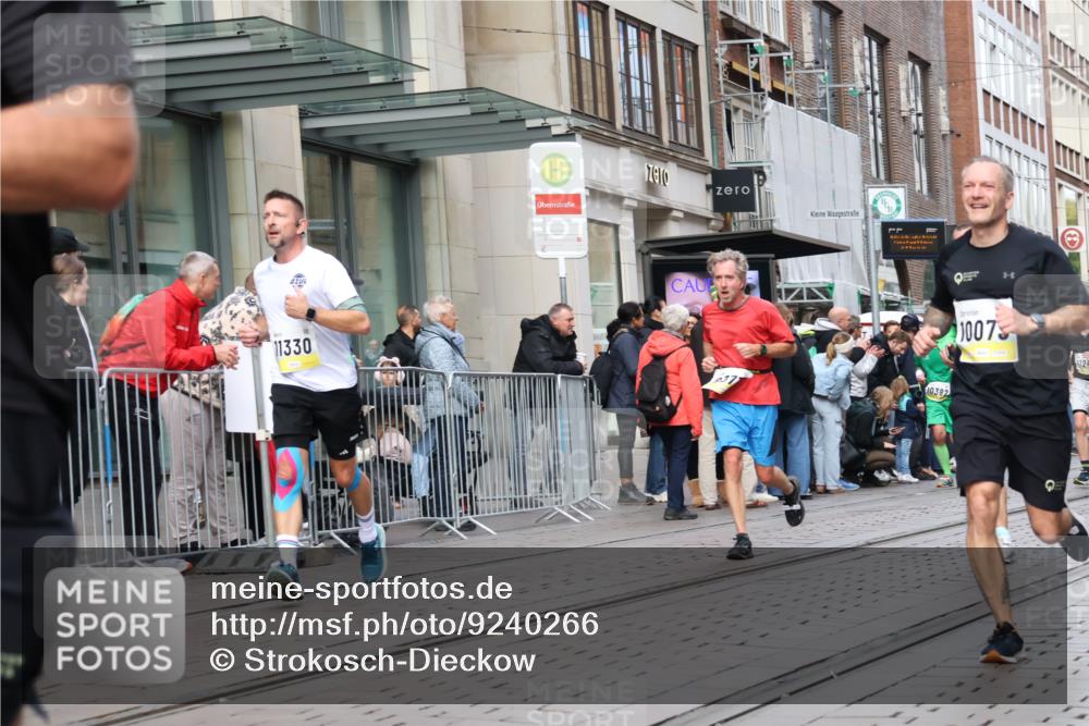 05.10.2025 - 20. swb-Marathon Bremen Strokosch-Dieckow http://msf.ph/oto/9240266 05.10.2025 10:47:24 Ziel 9339, 9377, 9924, 9929, 10062, 10073, 10089, 10382, 10601, 10676, 10850, 10875, 10929, 10947, 11244, 11330, 11409, 11628, 11708, 9339, 9377, 9924, 9929, 10062, 10073, 10089, 10382, 10601, 10676, 10850, 10875, 10929, 10947, 11244, 11330, 11409, 11628, 11708 meine-sportfotos.de