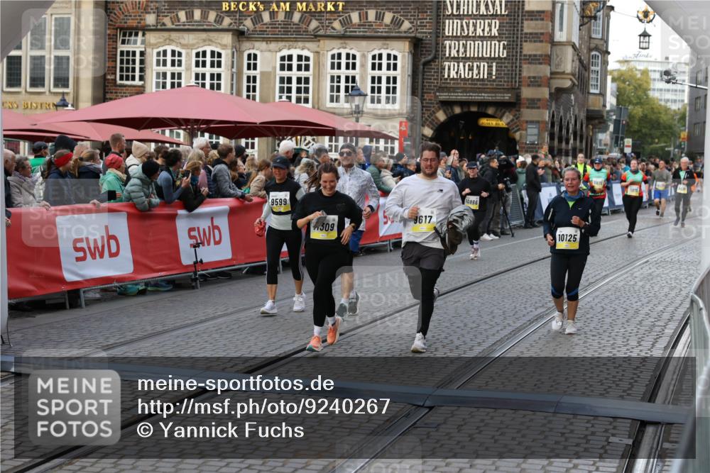 05.10.2025 - 20. swb-Marathon Bremen Yannick Fuchs http://msf.ph/oto/9240267 05.10.2025 11:08:15 Ziel 9557, 9599, 9617, 9874, 10125, 11309, 11490 meine-sportfotos.de