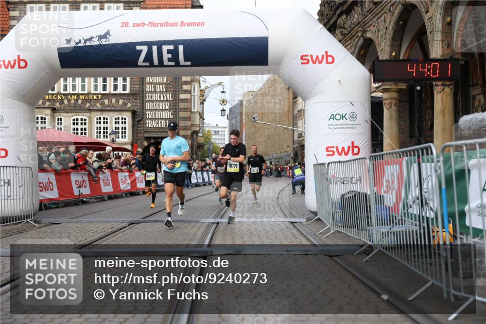 05.10.2025 - 20. swb-Marathon Bremen Yannick Fuchs http://msf.ph/oto/9240273 05.10.2025 10:39:56 Ziel 9922, 10052, 10171, 10175, 10176, 10753, 11335, 11349 meine-sportfotos.de