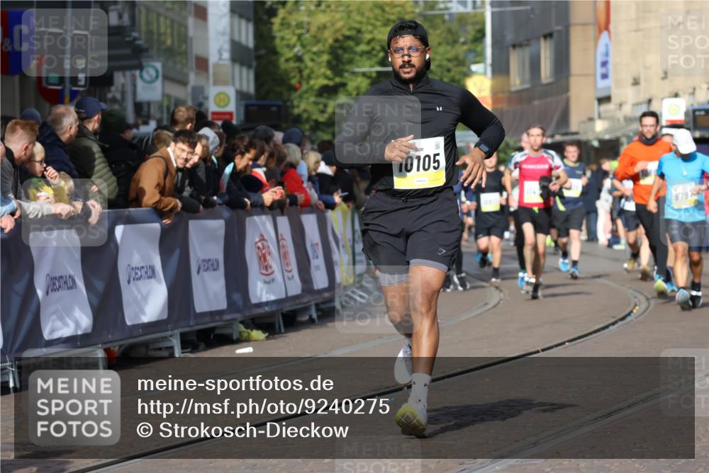 05.10.2025 - 20. swb-Marathon Bremen Strokosch-Dieckow http://msf.ph/oto/9240275 05.10.2025 10:56:55 Ziel 9451, 9669, 9937, 10069, 10105, 10397, 10867, 10924, 11168, 11274 meine-sportfotos.de