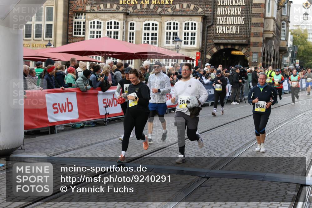 05.10.2025 - 20. swb-Marathon Bremen Yannick Fuchs http://msf.ph/oto/9240291 05.10.2025 11:08:15 Ziel 9557, 9599, 9617, 9874, 10125, 11309, 11490 meine-sportfotos.de