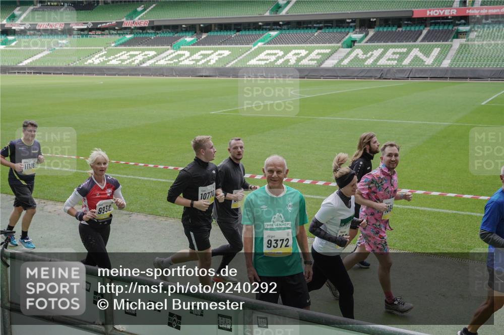 05.10.2025 - 20. swb-Marathon Bremen Michael Burmester http://msf.ph/oto/9240292 05.10.2025 10:34:33 Laufen im Stadion 7101, 7147, 7215, 9188, 9219, 9266, 9292, 9309, 9314, 9372, 9430, 9472, 9489, 9521, 9540, 9547, 9585, 9591, 9669, 9672, 9714, 9719, 9720, 9766, 9783, 9797, 9820, 9844, 9847, 9872, 9881, 9882, 9902, 9925, 9932, 9943, 9947, 9952, 9981, 10003, 10005, 10009, 10024, 10028, 10069, 10080, 10088, 10107, 10111, 10116, 10178, 10191, 10195, 10196, 10200, 10231, 10260, 10261, 10285, 10329, 10341, 10397, 10398, 10408, 10424, 10466, 10527, 10590, 10641, 10645, 10648, 10653, 9529 meine-sportfotos.de