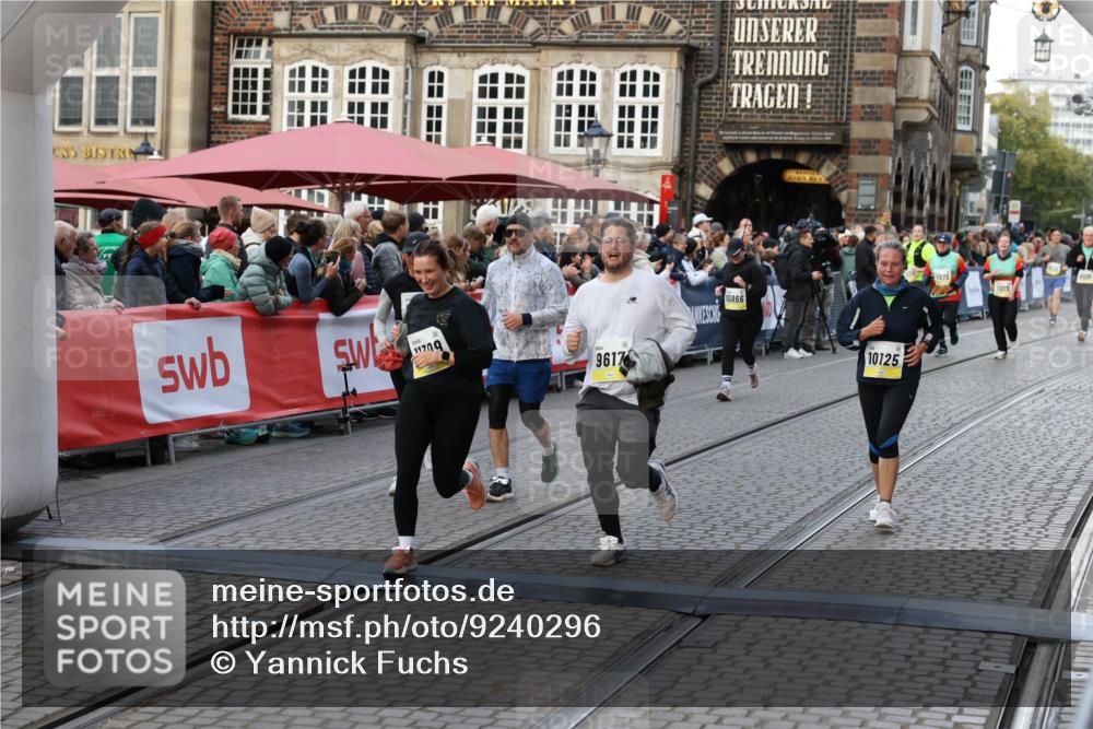05.10.2025 - 20. swb-Marathon Bremen Yannick Fuchs http://msf.ph/oto/9240296 05.10.2025 11:08:15 Ziel 9557, 9599, 9617, 9874, 10125, 11309, 11490 meine-sportfotos.de