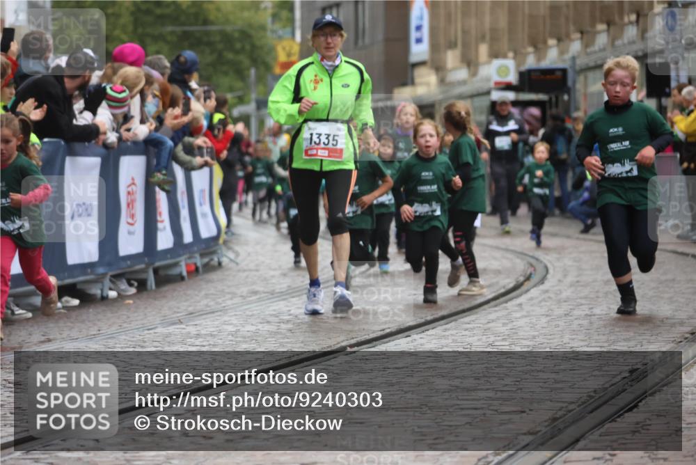 05.10.2025 - 20. swb-Marathon Bremen Strokosch-Dieckow http://msf.ph/oto/9240303 05.10.2025 15:22:04 Ziel  meine-sportfotos.de