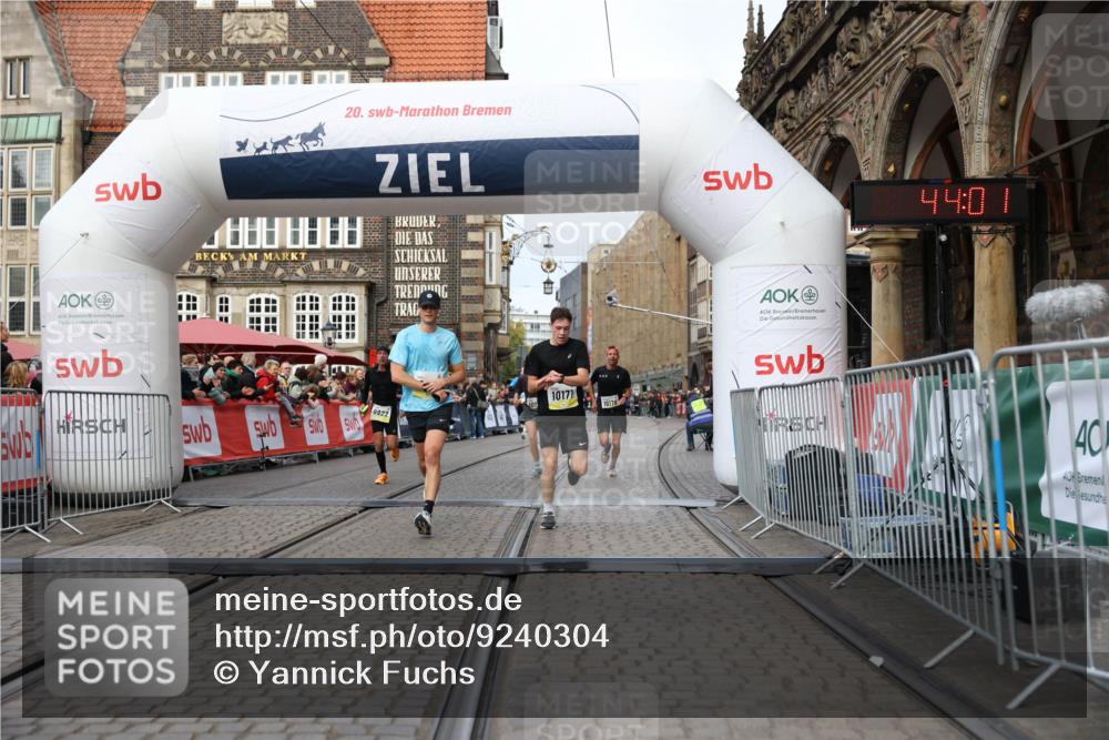 05.10.2025 - 20. swb-Marathon Bremen Yannick Fuchs http://msf.ph/oto/9240304 05.10.2025 10:39:57 Ziel 9213, 9922, 10052, 10171, 10175, 10176, 10753, 11335, 11349 meine-sportfotos.de