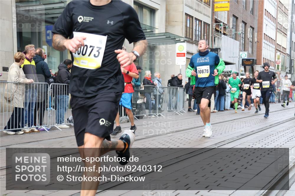 05.10.2025 - 20. swb-Marathon Bremen Strokosch-Dieckow http://msf.ph/oto/9240312 05.10.2025 10:47:25 Ziel 9339, 9377, 9924, 9929, 10062, 10073, 10089, 10382, 10601, 10676, 10850, 10875, 10929, 10947, 11244, 11330, 11409, 11628, 11708, 9339, 9377, 9924, 9929, 10062, 10073, 10089, 10382, 10601, 10676, 10850, 10875, 10929, 10947, 11244, 11330, 11409, 11628, 11708 meine-sportfotos.de