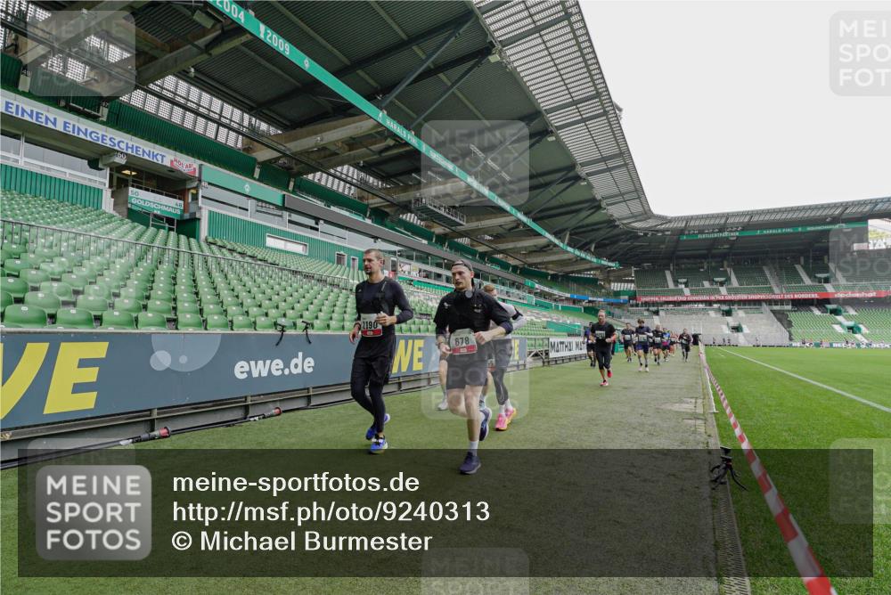 05.10.2025 - 20. swb-Marathon Bremen Michael Burmester http://msf.ph/oto/9240313 05.10.2025 13:05:13 Laufen im Stadion 190, 199, 406, 421, 490, 520, 611, 678, 712, 858, 924, 1061, 1132, 1147, 1228, 1404, 1455, 1480, 1545, 1702, 1746, 1765, 1834, 1840, 1867, 1990, 2009, 2058, 2190, 2399, 2536, 2584, 2604, 2664, 2785, 2802, 2901, 2935, 3008, 3025, 3049, 3216, 3378, 3380, 3413, 3433, 3445, 3450, 3479, 3483, 3561, 3658, 3799, 3809, 3837, 3901, 4001, 4055, 4187, 4207, 4241, 4326, 4332, 4376, 4627, 4634, 4665, 4671, 4676, 4838, 4855, 4858, 4892, 4904, 5247, 5286, 5295, 5382, 5614, 5904, 6283 meine-sportfotos.de