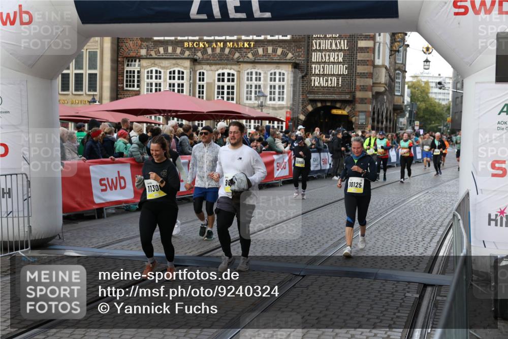 05.10.2025 - 20. swb-Marathon Bremen Yannick Fuchs http://msf.ph/oto/9240324 05.10.2025 11:08:16 Ziel 9557, 9599, 9617, 9874, 10125, 10866, 11309, 11490 meine-sportfotos.de