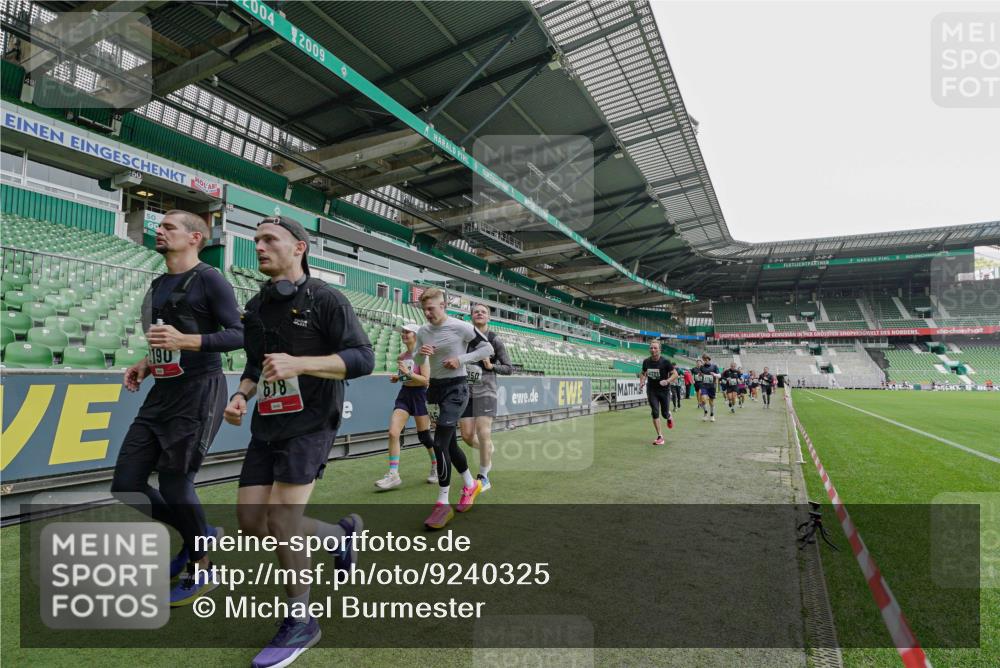 05.10.2025 - 20. swb-Marathon Bremen Michael Burmester http://msf.ph/oto/9240325 05.10.2025 13:05:13 Laufen im Stadion 190, 199, 406, 421, 490, 520, 611, 678, 712, 858, 924, 1061, 1132, 1147, 1228, 1404, 1455, 1480, 1545, 1702, 1746, 1765, 1834, 1840, 1867, 1990, 2009, 2058, 2190, 2399, 2536, 2584, 2604, 2664, 2785, 2802, 2901, 2935, 3008, 3025, 3049, 3216, 3378, 3380, 3413, 3433, 3445, 3450, 3479, 3483, 3561, 3658, 3799, 3809, 3837, 3901, 4001, 4055, 4187, 4207, 4241, 4326, 4332, 4376, 4627, 4634, 4665, 4671, 4676, 4838, 4855, 4858, 4892, 4904, 5247, 5286, 5295, 5382, 5614, 5904, 6283 meine-sportfotos.de