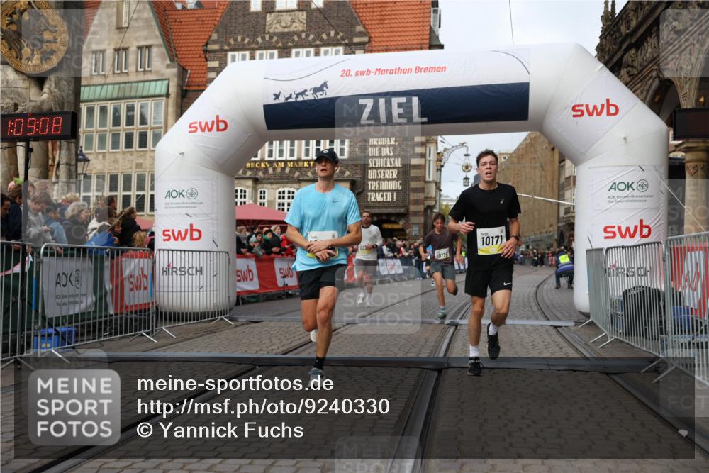 05.10.2025 - 20. swb-Marathon Bremen Yannick Fuchs http://msf.ph/oto/9240330 05.10.2025 10:39:58 Ziel 9213, 9922, 10052, 10171, 10175, 10176, 10753, 11335 meine-sportfotos.de