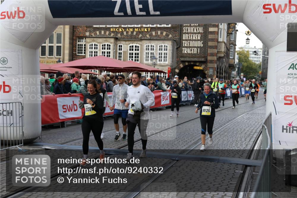 05.10.2025 - 20. swb-Marathon Bremen Yannick Fuchs http://msf.ph/oto/9240332 05.10.2025 11:08:16 Ziel 9557, 9599, 9617, 9874, 10125, 10866, 11309, 11490 meine-sportfotos.de