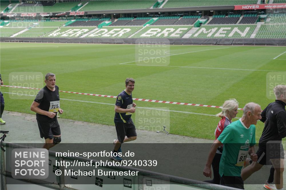 05.10.2025 - 20. swb-Marathon Bremen Michael Burmester http://msf.ph/oto/9240339 05.10.2025 10:34:34 Laufen im Stadion 7101, 7147, 7215, 9188, 9219, 9266, 9292, 9309, 9314, 9372, 9430, 9472, 9489, 9521, 9540, 9547, 9585, 9591, 9669, 9672, 9714, 9719, 9720, 9766, 9783, 9797, 9820, 9844, 9847, 9872, 9902, 9925, 9932, 9943, 9947, 9952, 9981, 10003, 10005, 10009, 10024, 10028, 10069, 10080, 10088, 10107, 10111, 10116, 10178, 10191, 10195, 10196, 10200, 10260, 10261, 10263, 10285, 10329, 10341, 10397, 10398, 10408, 10424, 10466, 10527, 10590, 10641, 10645, 10648, 10653, 9529 meine-sportfotos.de