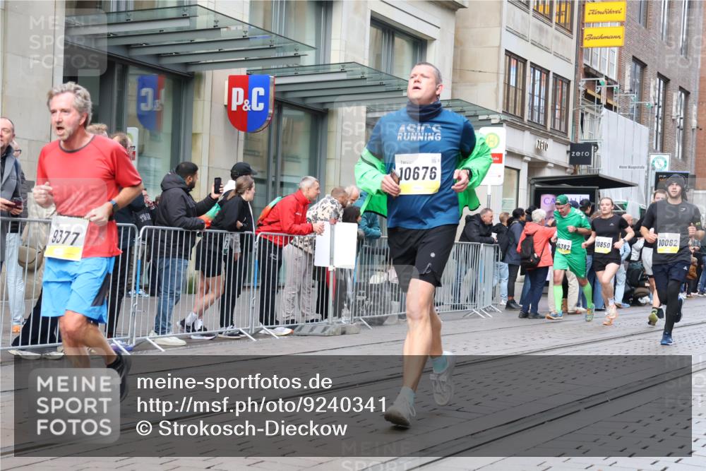 05.10.2025 - 20. swb-Marathon Bremen Strokosch-Dieckow http://msf.ph/oto/9240341 05.10.2025 10:47:26 Ziel 9339, 9377, 9924, 9929, 10062, 10073, 10089, 10382, 10601, 10676, 10850, 10875, 10929, 10947, 11187, 11244, 11330, 11409, 11628, 11708, 9339, 9377, 9924, 9929, 10062, 10073, 10089, 10382, 10601, 10676, 10850, 10875, 10929, 10947, 11187, 11244, 11330, 11409, 11628, 11708 meine-sportfotos.de