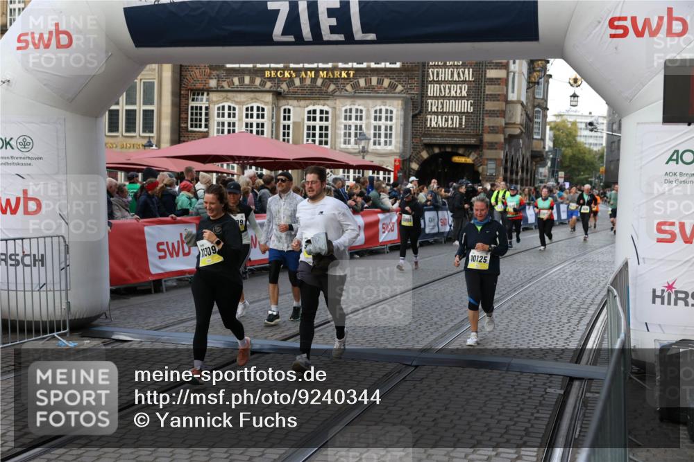 05.10.2025 - 20. swb-Marathon Bremen Yannick Fuchs http://msf.ph/oto/9240344 05.10.2025 11:08:16 Ziel 9557, 9599, 9617, 9874, 10125, 10866, 11309, 11490 meine-sportfotos.de