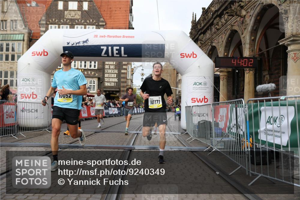 05.10.2025 - 20. swb-Marathon Bremen Yannick Fuchs http://msf.ph/oto/9240349 05.10.2025 10:39:58 Ziel 9213, 9922, 10052, 10171, 10175, 10176, 10753, 11335 meine-sportfotos.de