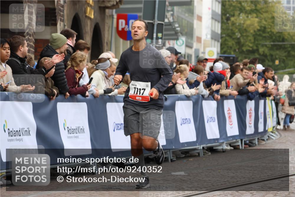 05.10.2025 - 20. swb-Marathon Bremen Strokosch-Dieckow http://msf.ph/oto/9240352 05.10.2025 12:42:35 Ziel 18, 1117 meine-sportfotos.de