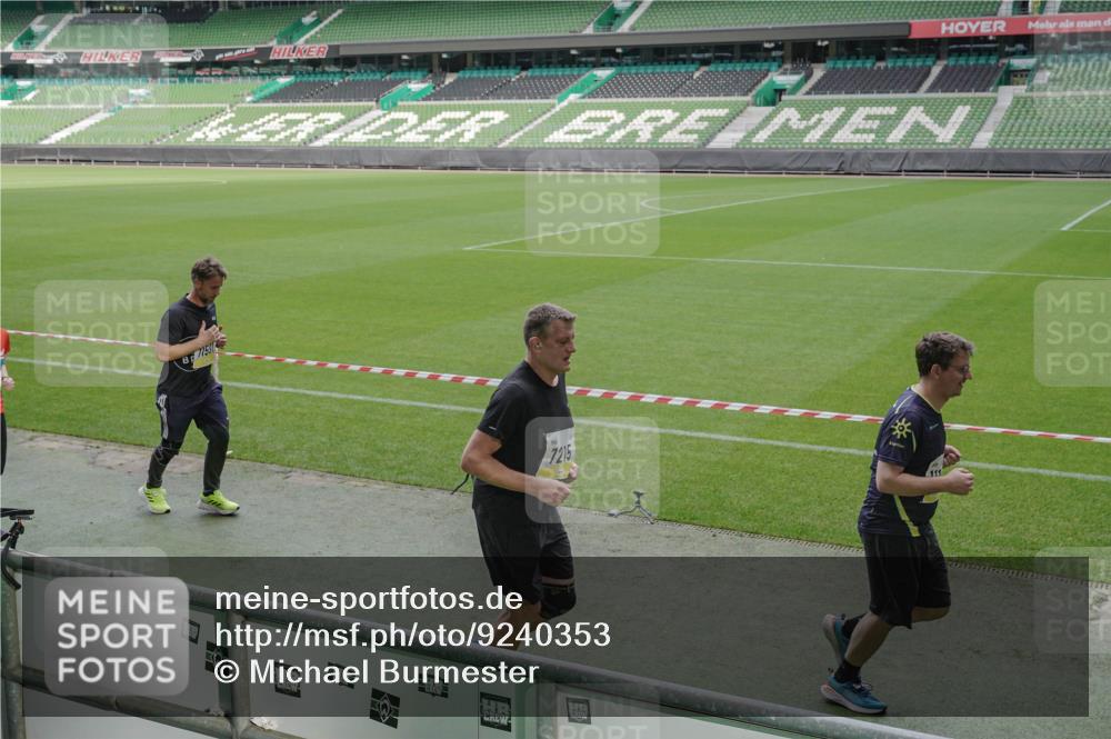 05.10.2025 - 20. swb-Marathon Bremen Michael Burmester http://msf.ph/oto/9240353 05.10.2025 10:34:35 Laufen im Stadion 7101, 7147, 7215, 9188, 9219, 9266, 9292, 9309, 9314, 9372, 9430, 9472, 9489, 9521, 9540, 9547, 9585, 9591, 9669, 9672, 9714, 9719, 9720, 9766, 9783, 9797, 9820, 9844, 9847, 9872, 9902, 9925, 9932, 9943, 9947, 9952, 9981, 10003, 10005, 10009, 10024, 10028, 10069, 10080, 10088, 10107, 10111, 10116, 10178, 10191, 10195, 10196, 10200, 10260, 10261, 10263, 10285, 10329, 10341, 10397, 10398, 10408, 10424, 10466, 10527, 10641, 10645, 10648, 10653, 9529 meine-sportfotos.de